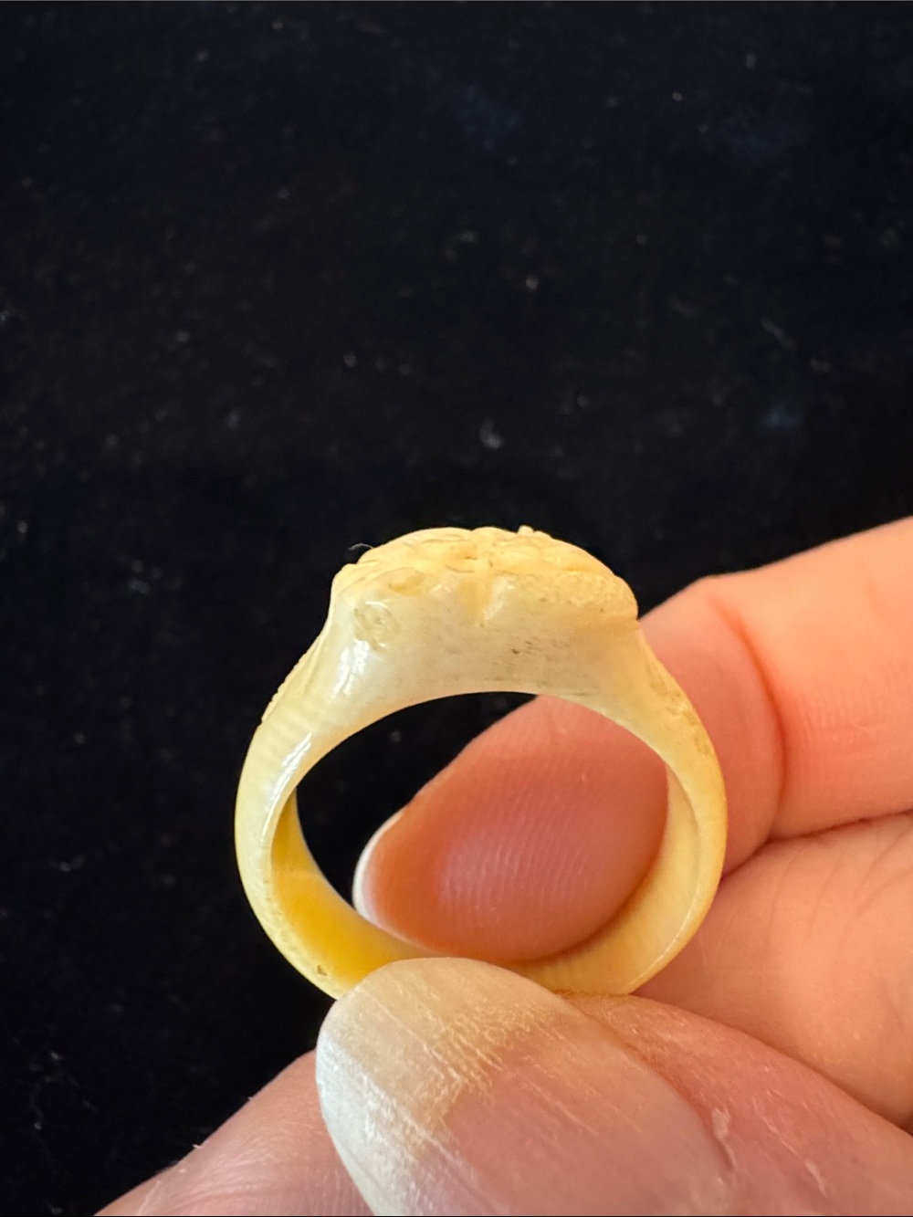 Elegant Carved Bone (?) Dragon Ring - Picture 3 of 7